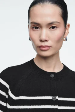 Damen COS Strickmode*VERKÜRZTE STRICKJACKE AUS WOLLE