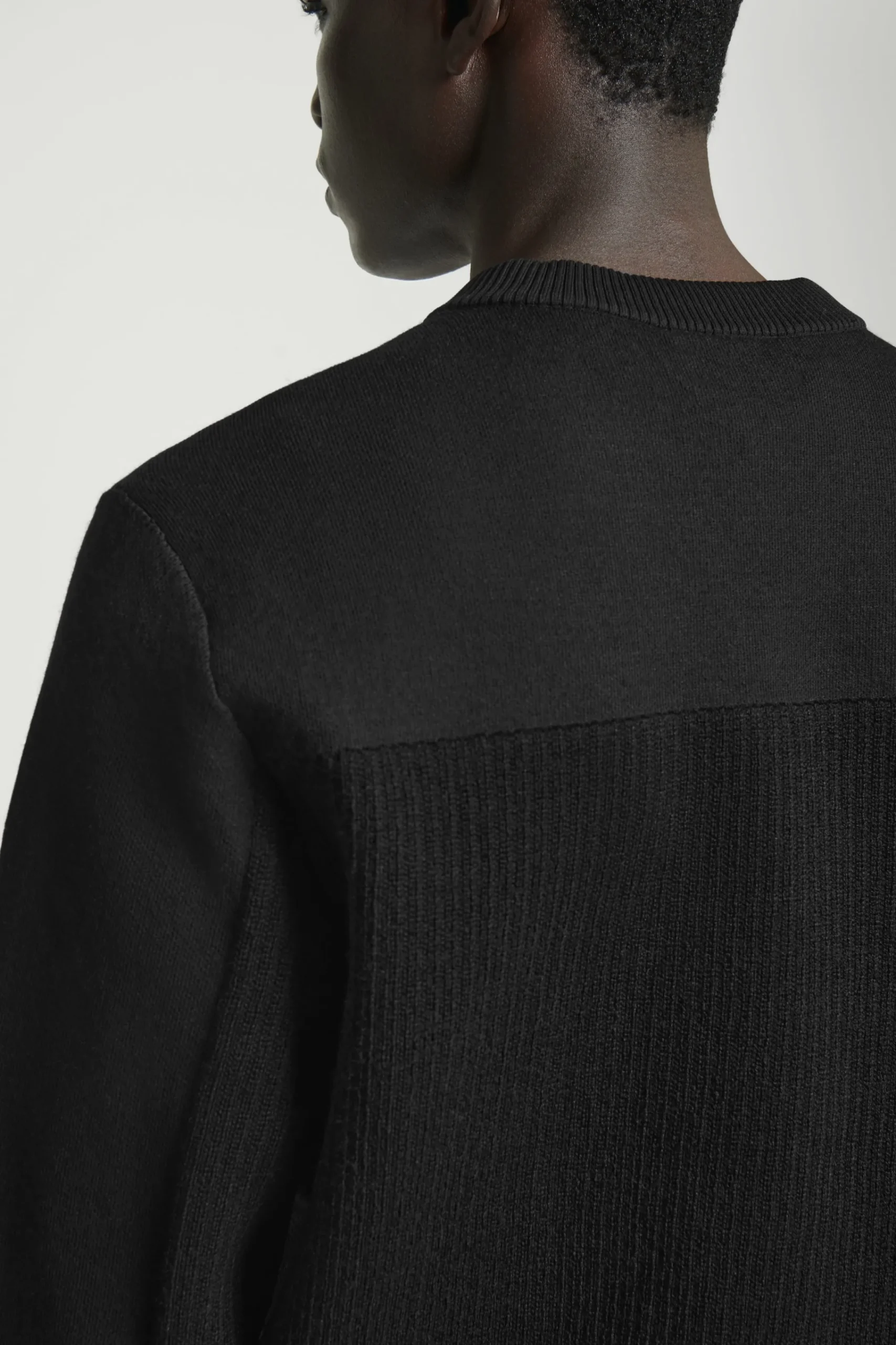 Herren COS Pullover | Strickmode*WOLLPULLOVER MIT V-AUSSCHNITT UND EINSÄTZEN