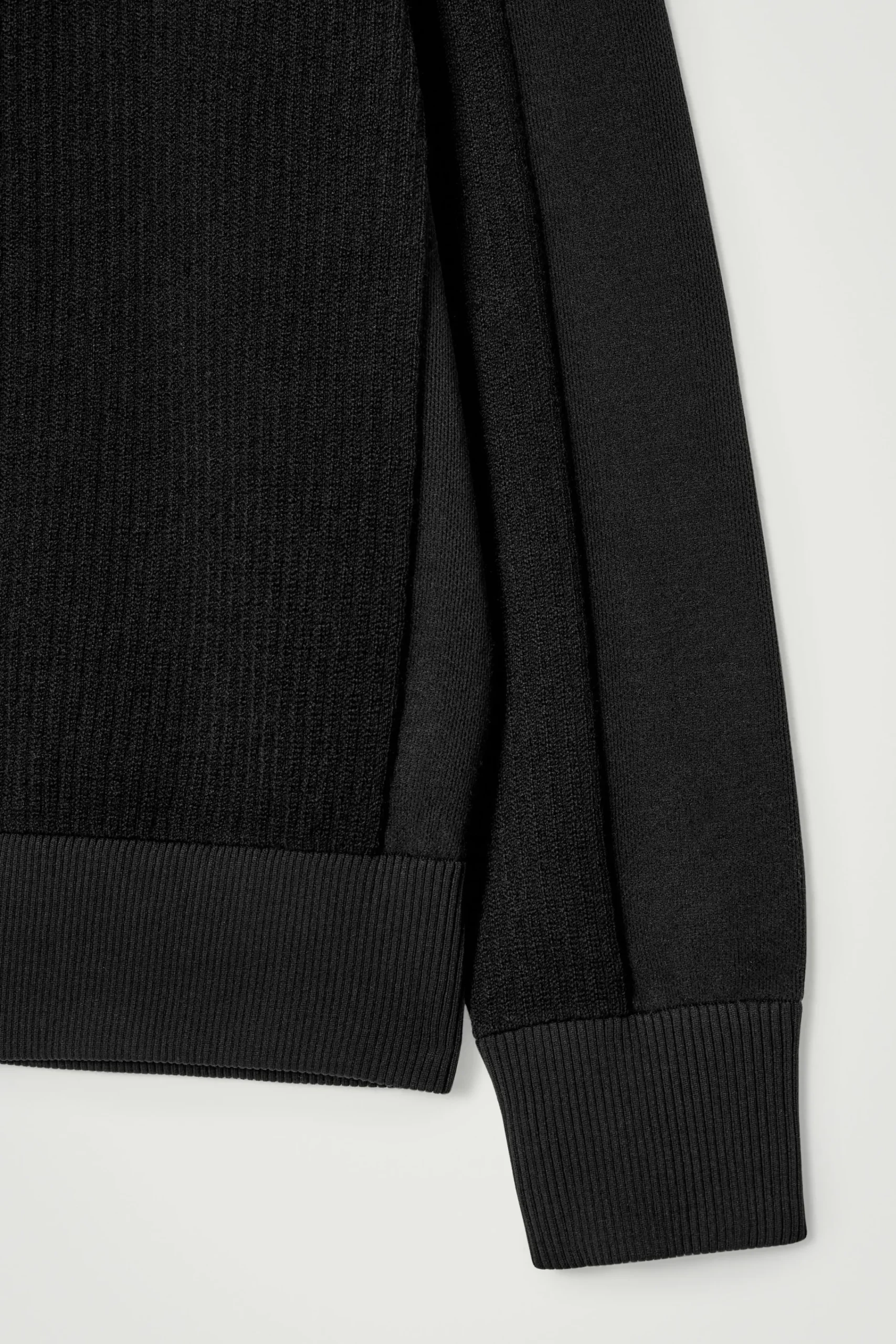 Herren COS Pullover | Strickmode*WOLLPULLOVER MIT V-AUSSCHNITT UND EINSÄTZEN