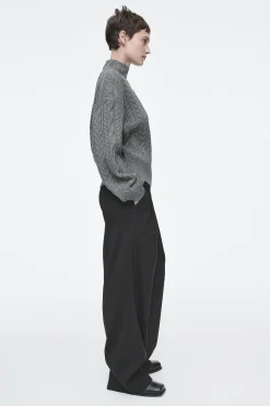 Damen COS Strickmode*WOLLPULLOVER MIT ZOPFSTRICKMUSTER UND STEHKRAGEN